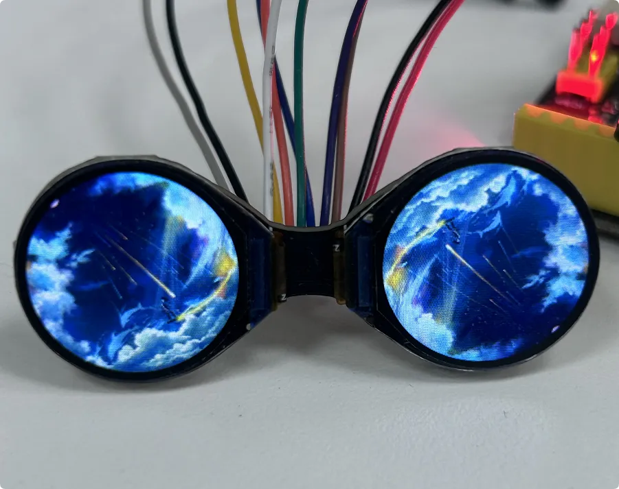 0.71inch DualEye LCD Module Arduino UNO R4 Example Running Effect