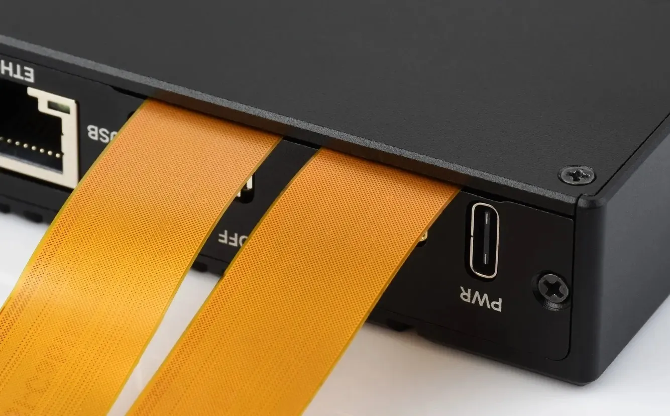 CM5-DUAL-ETH-BOX-B MIPI Interface Close-up